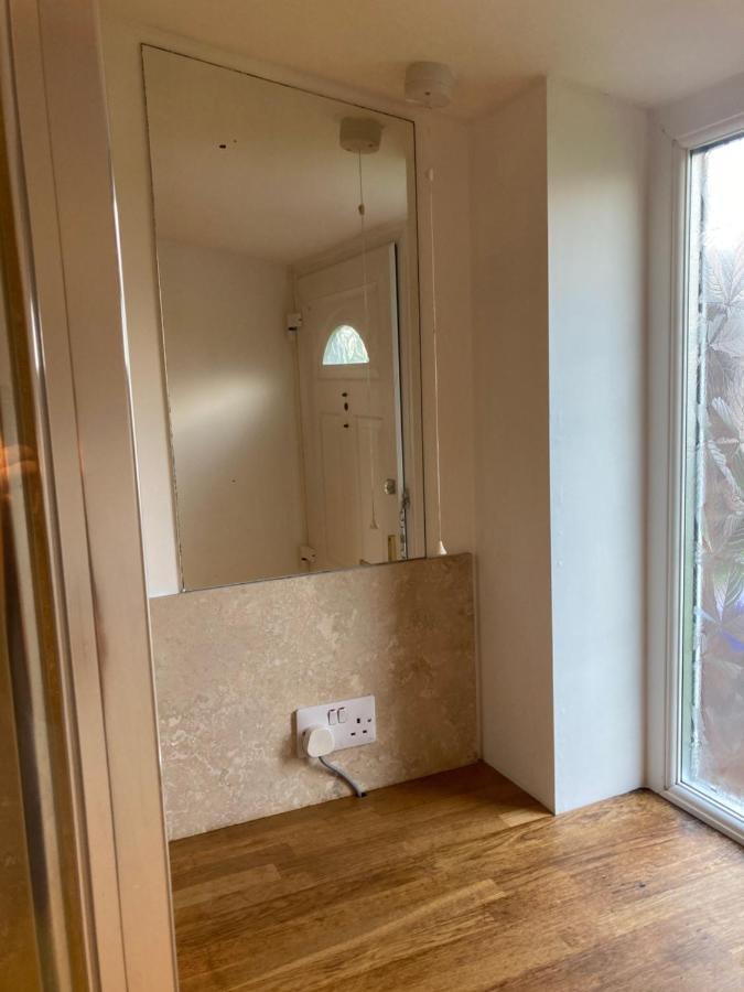 Apartament Double Bed Self Contained Annexe 14B Is To The Right Of The Main House Salisbury Zewnętrze zdjęcie