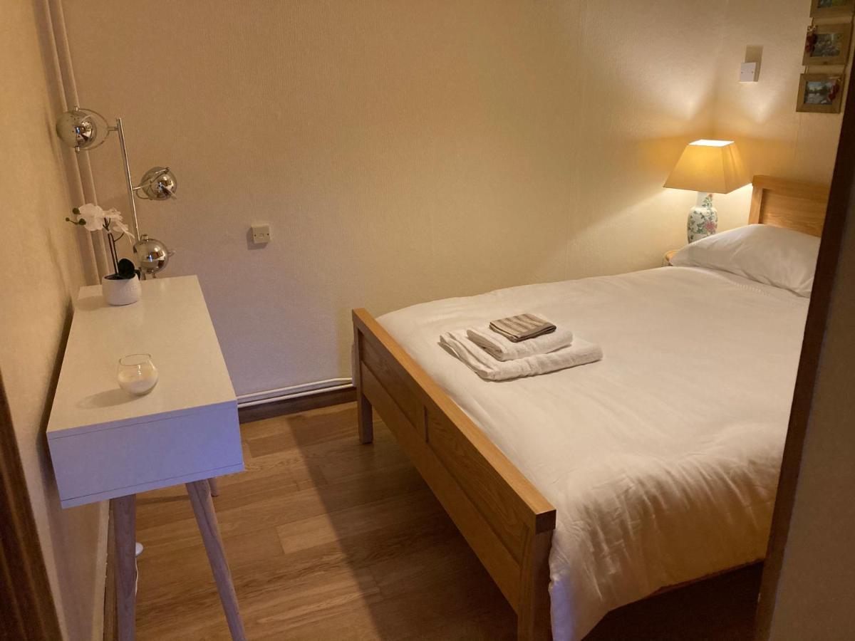 Apartament Double Bed Self Contained Annexe 14B Is To The Right Of The Main House Salisbury Zewnętrze zdjęcie